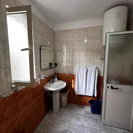 Elezi Centre 3 Apartment *